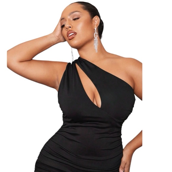 Black Slim-Fitting with Pleated Skirt and One Shoulder Dress - Picture 3 of 4